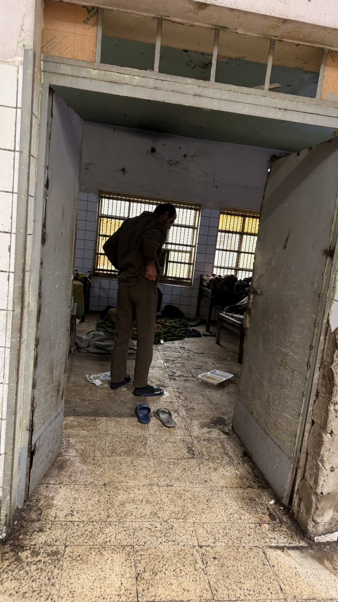 alialkhalede's tweet image. مستشفى الرشاد ( الشماعية )  بداخلها أكثر من 1450 مريض نفسي بقاعات قديمة من الخمسينيات
وميزانية ما تكفي حتى للأكل !!
 و 11 طبيب فقط
الوضع يحتاج ثورة إنسانية: مباني، علاج، أكل، سراير، أطباء، ممرضين، دعم حقيقي ،
نزلاء منسيّين ، نناشد بالتفاتة عاجلة لأن هؤلاء البشر أمانة بارقابكم