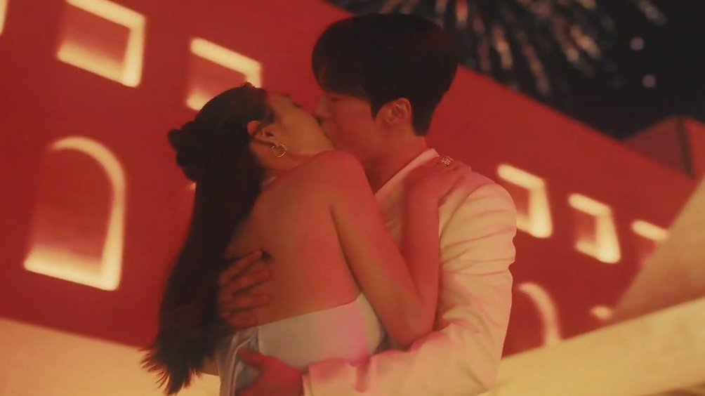 tuhyhajime's tweet image. 3 favorite scenes of Ep 1:
Darim - appeared in a hurry but has a beautiful soul
The fateful encounter on Jeju Island
Darim&apos;s kindness moved Jihyeok
The unforgettable explosive kiss brought them closer

#DynamiteKiss #AhnEunJin #Jangkiyong