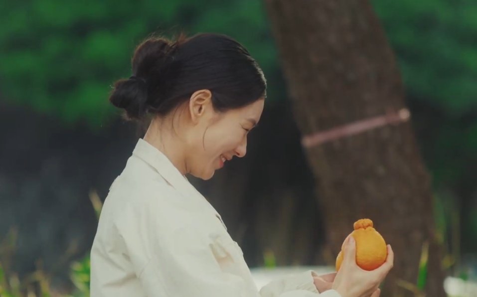 tuhyhajime's tweet image. 3 favorite scenes of Ep 1:
Darim - appeared in a hurry but has a beautiful soul
The fateful encounter on Jeju Island
Darim&apos;s kindness moved Jihyeok
The unforgettable explosive kiss brought them closer

#DynamiteKiss #AhnEunJin #Jangkiyong