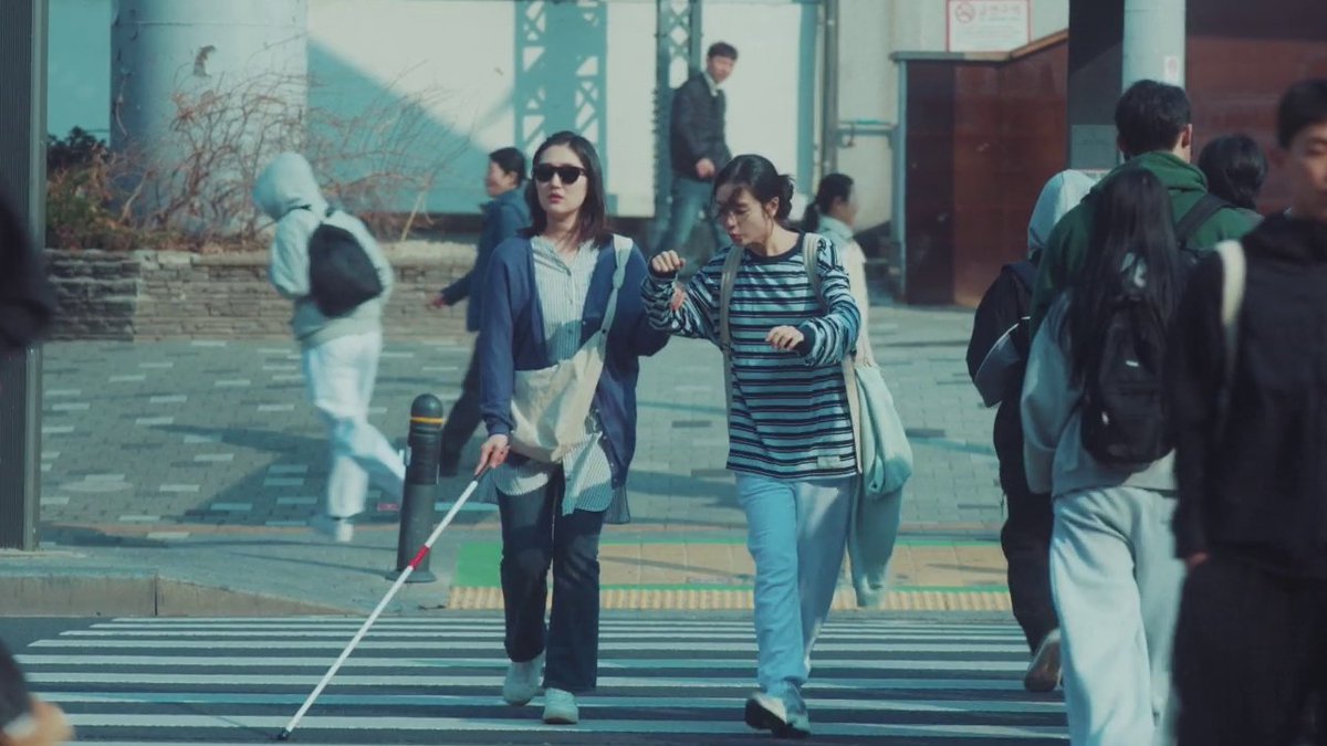 tuhyhajime's tweet image. 3 favorite scenes of Ep 1:
Darim - appeared in a hurry but has a beautiful soul
The fateful encounter on Jeju Island
Darim&apos;s kindness moved Jihyeok
The unforgettable explosive kiss brought them closer

#DynamiteKiss #AhnEunJin #Jangkiyong