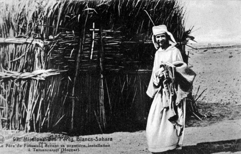 "Karol de Foucauld⚜️ w ukrytym, nazaretańskim życiu Jezusa rozpoznał wielki przykład do naśladowania. Jest świętość niektórych ludzi, która rzuca się w oczy - jest również nieznana świętość codziennego życia" #JanPawełII