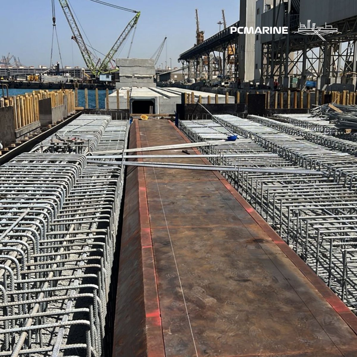 pcmarinee's tweet photo. Project Update — JIP Berths 26–31

Progress moving strong at Jeddah Islamic Port:

🔹 Rebuilding berths 26–31 (1,100m, -16m depth)
🔹 Capping beam works underway
🔹 Dredging to -14.5m
🔹 Full removal of existing berths and services

#JeddahPort #InfrastructureDevelopment https://t.co/rFWFIXhIVq