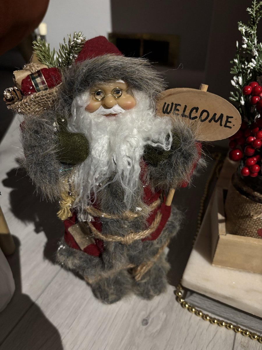 Sara crumbleleg tweet media