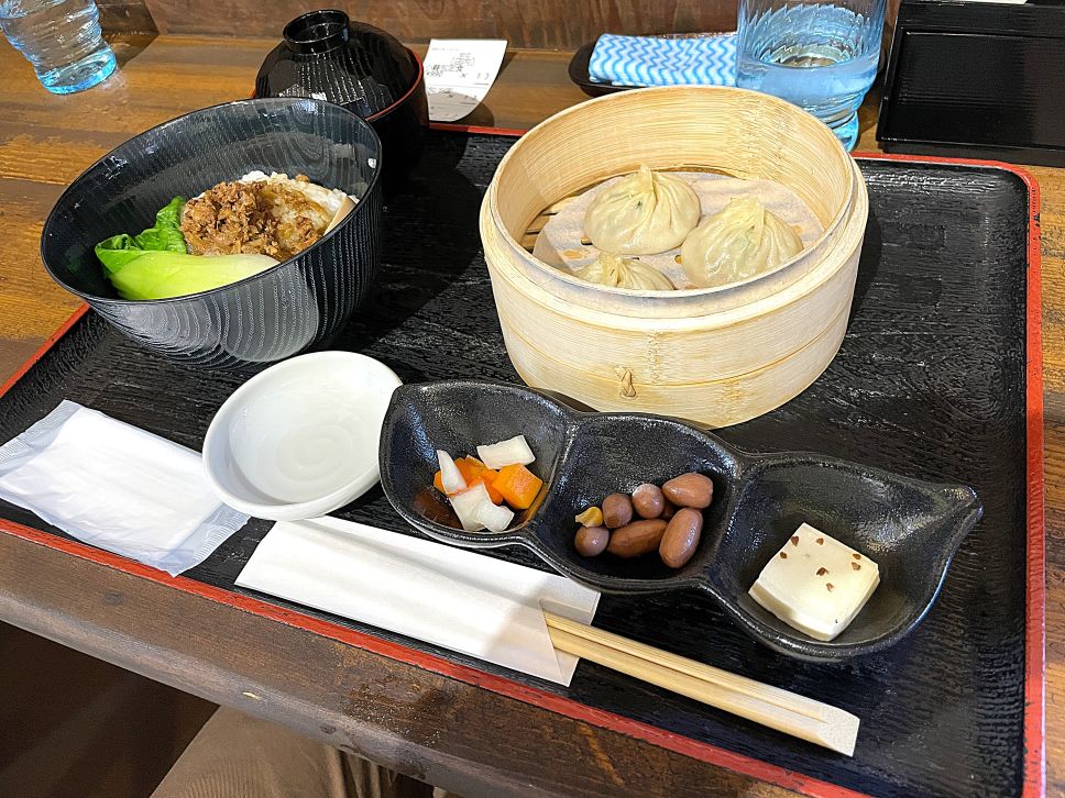 先日、新規開店の台湾料理屋さんへ。世に「台湾料理」と謳う店多くあれ