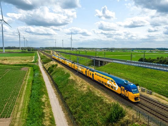 Op weg om bij belangrijk gesprek in ziekenhuis te zijn voor m’n moeder. Natuurlijk trein vertraagd en dan ook gestrand in Breda. Dus nu in een Uber in de file op weg naar Schiedam. Als t goed is wel op tijd daar (🤞🏻🤞🏻).
#TreinLeven #UberLeben