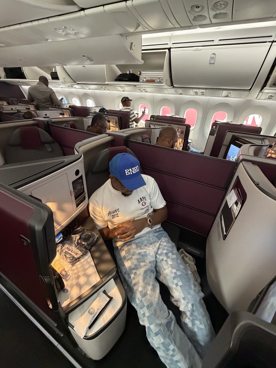 LouieDi13's tweet image. I start drinking today after 6 MONTHS break🫵🏾 but in the SKY with STYLE🫴🏾🤏🏾

DETTY DECEMBER DON START ✈️ 

HAPPY NEW MONTH❤️🫶🏾