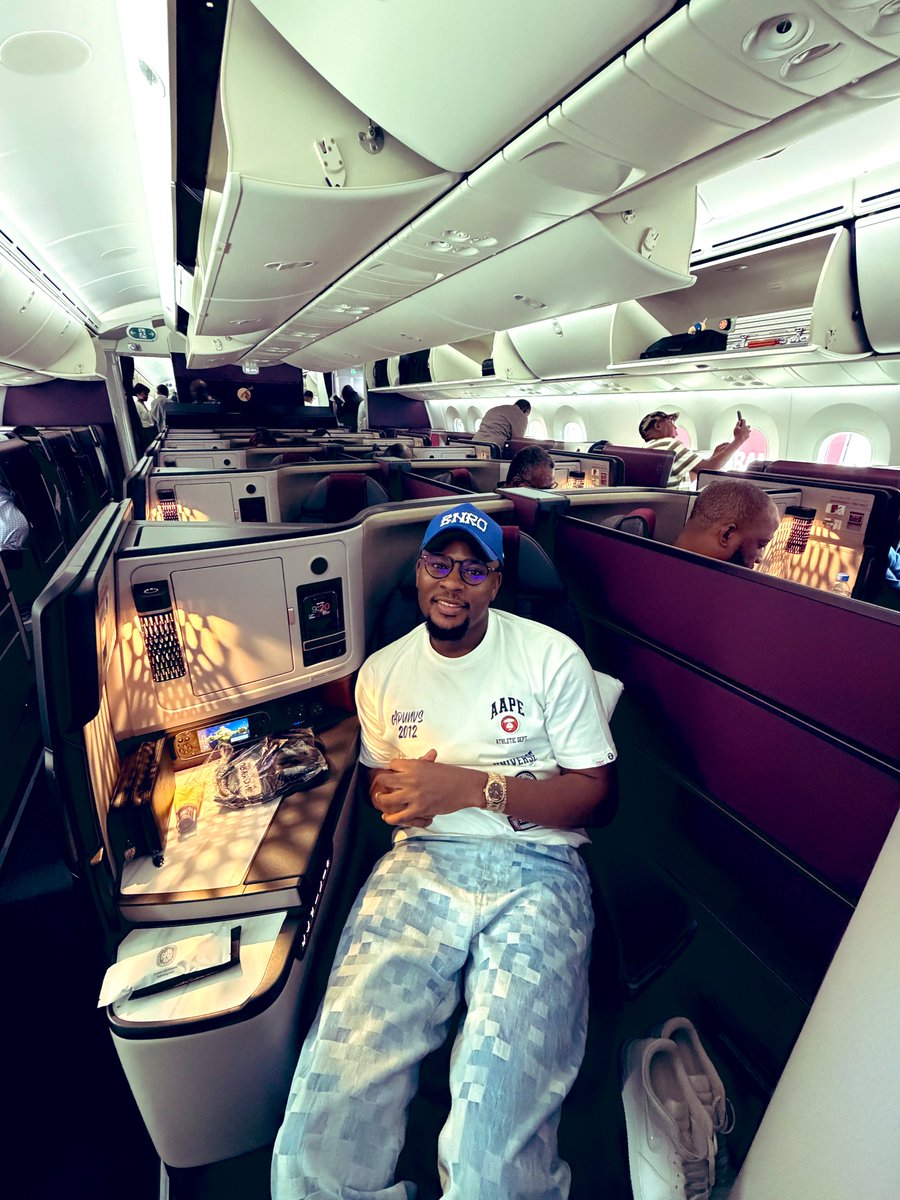 LouieDi13's tweet image. I start drinking today after 6 MONTHS break🫵🏾 but in the SKY with STYLE🫴🏾🤏🏾

DETTY DECEMBER DON START ✈️ 

HAPPY NEW MONTH❤️🫶🏾