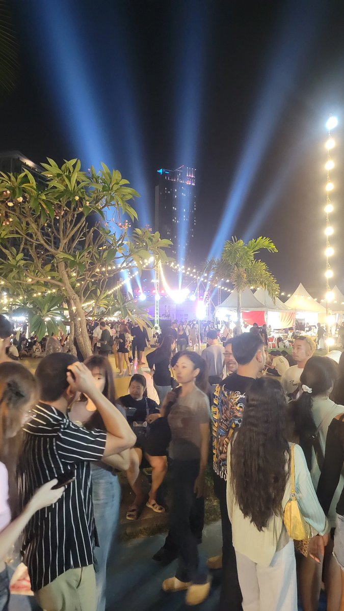 GunL3l3's tweet photo. #ศรีราชา  #ศรีราชาfwb  #แหลมฉบัง 
คนเยอะมากเมื่อวาน https://t.co/Ot6NZQ6feM