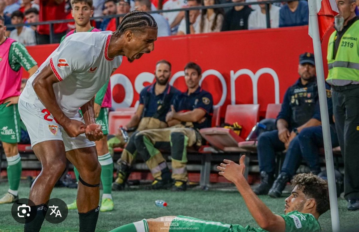 Para los subnormales que tiraron cosas al campo ayer y sobre todo para los “profesionales” que lo han medio justificado por los gestos de rabia de Natan y Bartra esto no era provocación. Era garra y pundonor

Ea, pues a mamar fuerte