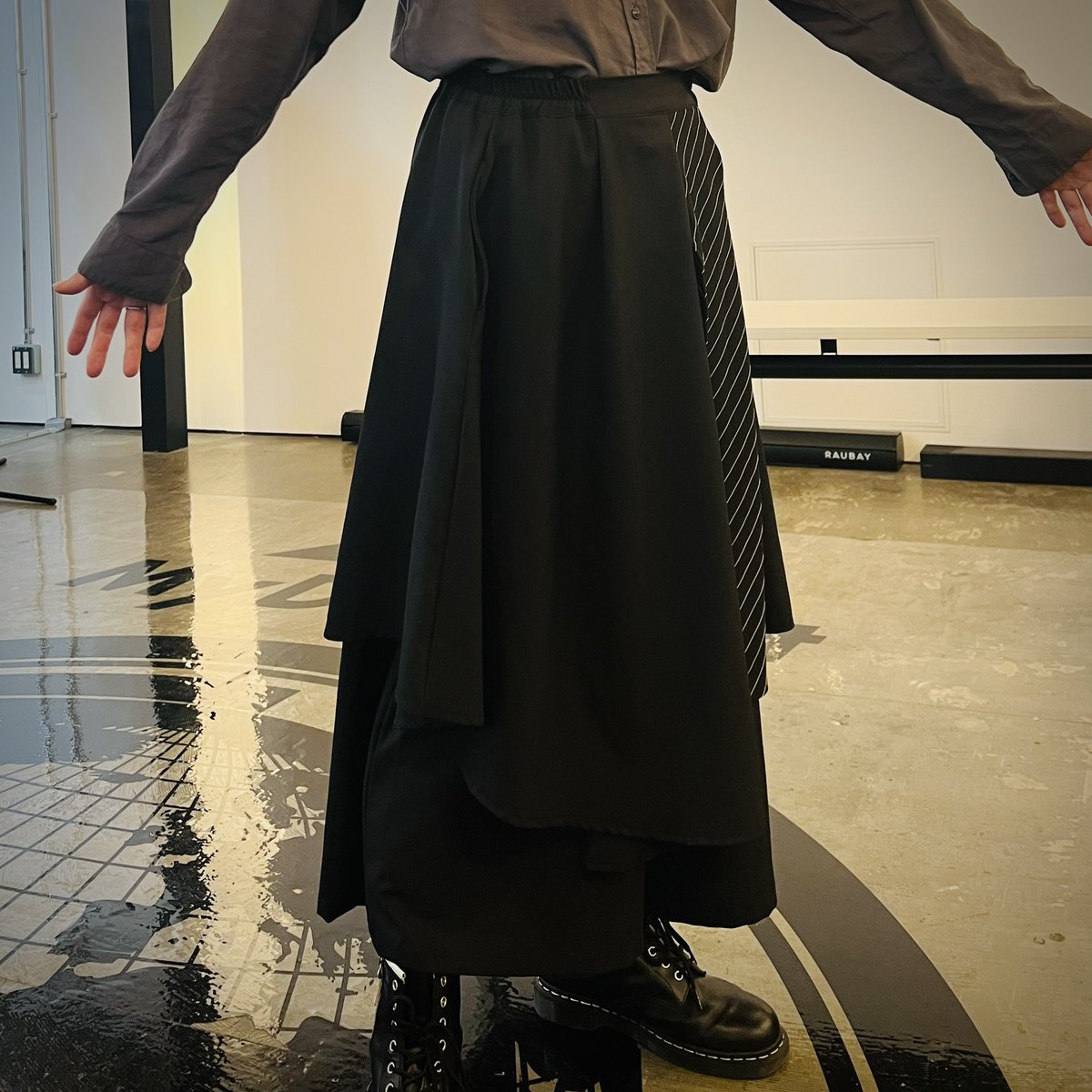 インスタで見たやつをそのまま買ったコレ、オフィスで着てるとだいぶ見られる。