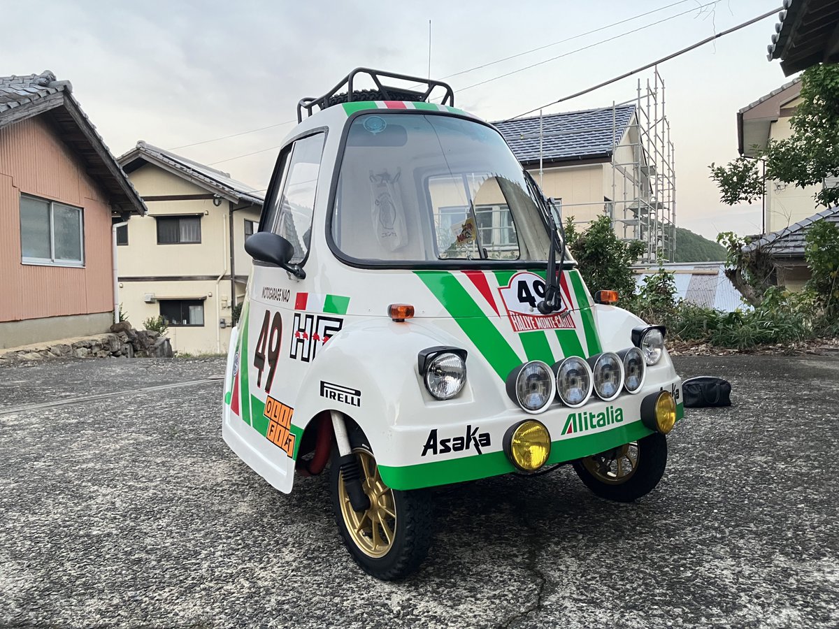 展示品限定格安出品！！他、オーダーメイド　バイクガレージ　未使用　新規制作品 Hidden amongst the abandoned cars, a brand new 50 year old bike