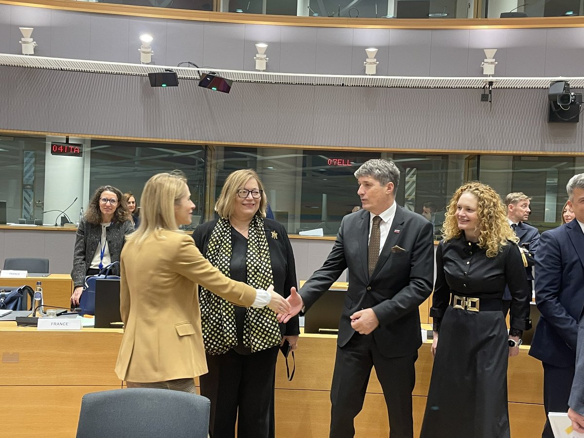 SLOtoEU's tweet photo. 🇸🇮Minister for Defence Borut Sajovic is attending #FAC – #Defence with the agenda:
Military support for Ukraine
The Council will discuss EU military support for Ukraine, after an informal exchange of views with the Minister of Defence of Ukraine, Denys Shmyhal, and #NATO Deputy Secretary General, Radmila Shekerinska.
Defence readiness
EU Defence Ministers will hold a discussion on defence readiness, focusing on the implementation of the Defence Readiness Roadmap 2030.
Current affairs
FAC with defence ministers will discuss current affairs, during which ministers will be able to exchange views on recent events and on fast-moving developments in external relations.
In the margins of the meeting
Before the beginning of the FAC meeting on 1 December 2025, the High Representative will host a meeting with the European Defence Agency (#EDA) Steering Board, in her capacity as the head of agency.
