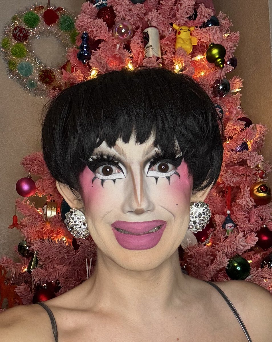 Me before Paula Dean feeds me the cake of lesbianism