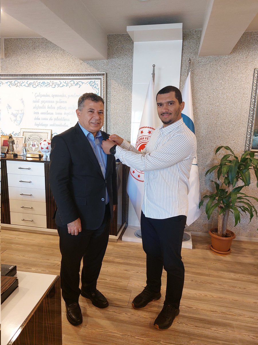 Tokyo (Deaflympics) İşitme Engelliler Yaz Olimpik Oyunları kapsamında, Golf branşında ülkemizi temsil eden kurumumuz personeli Milli Sporcu Sn. Mehmet YAVUZ, İl Müdürümüz Mehmet TANRIÖVER' i makamında ziyaret etti. Personelimize başarılarının devamını diliyoruz.
<a href="/sgksosyalmedya/">SGK</a>