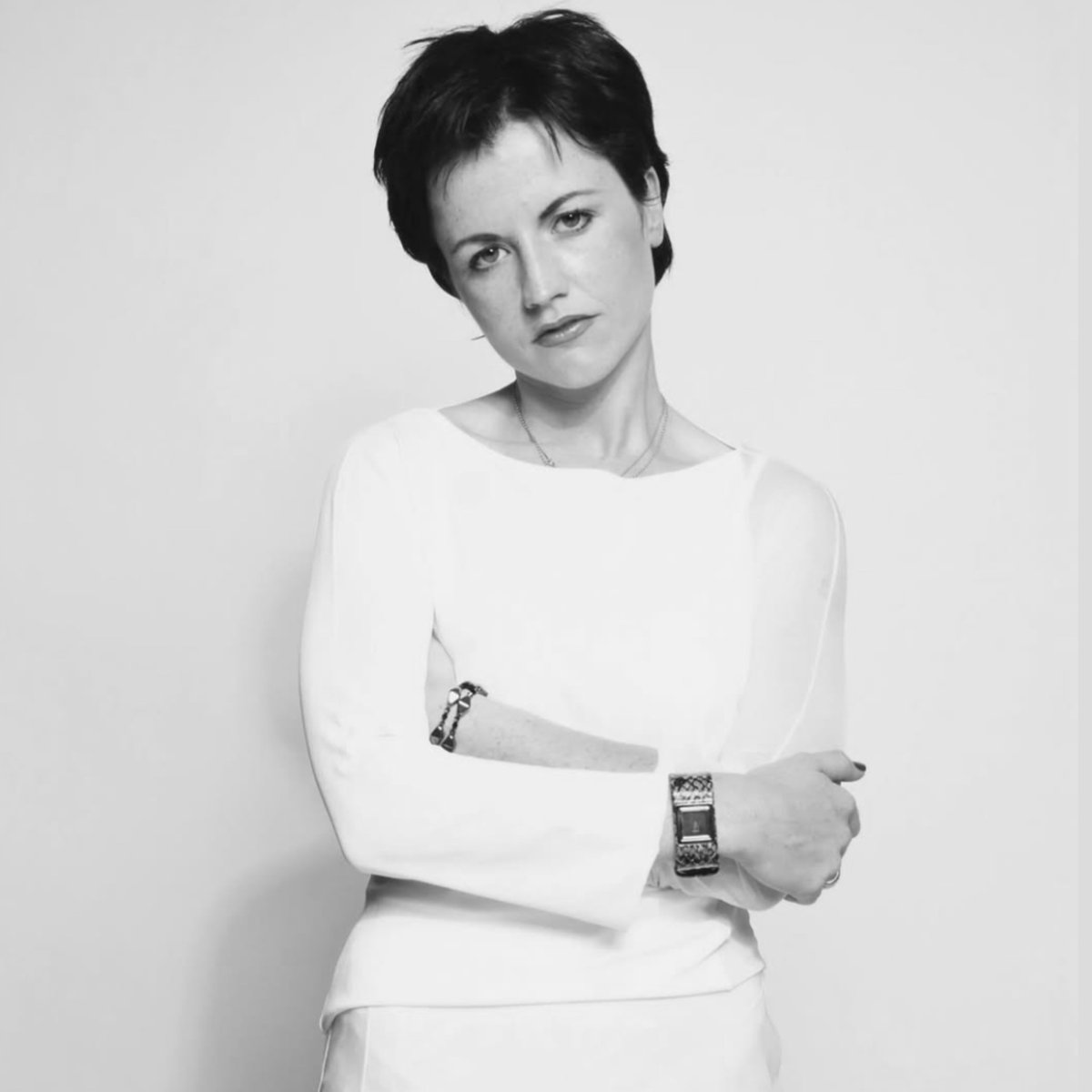 SportsNews2D's tweet photo. The Cranberries Honor Late Singer Dolores O’Riordan As Their Classic Album Rises Again #thecranberries #doloresoriordan #rockmusic 

Read the full story here: https://t.co/s3lQuDaTip https://t.co/haztGFD07R