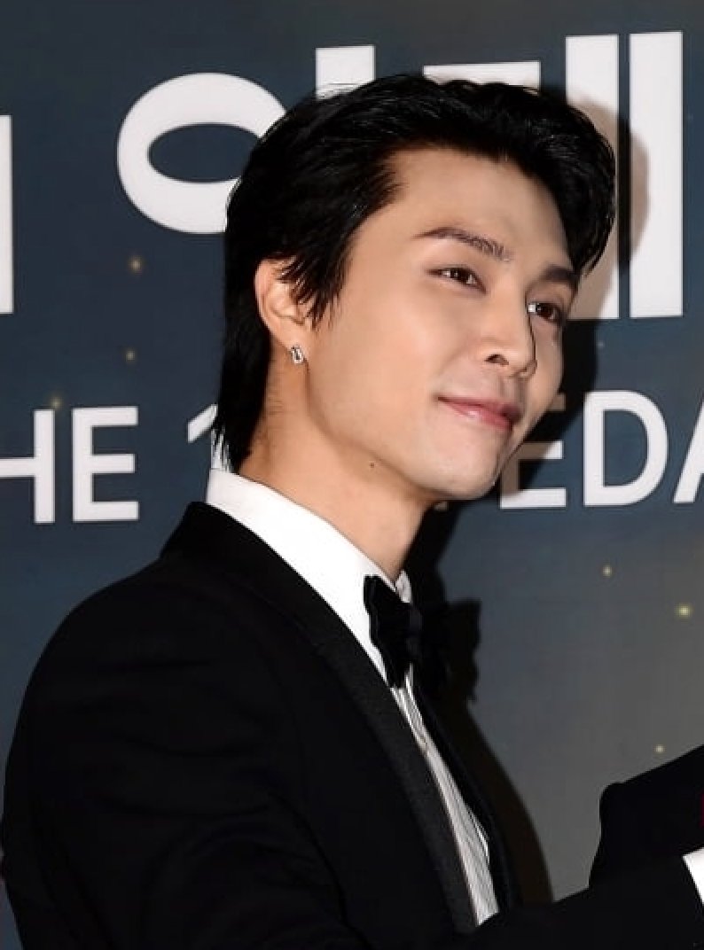 chorokblood's tweet image. ㅈㄴ 미남이구나