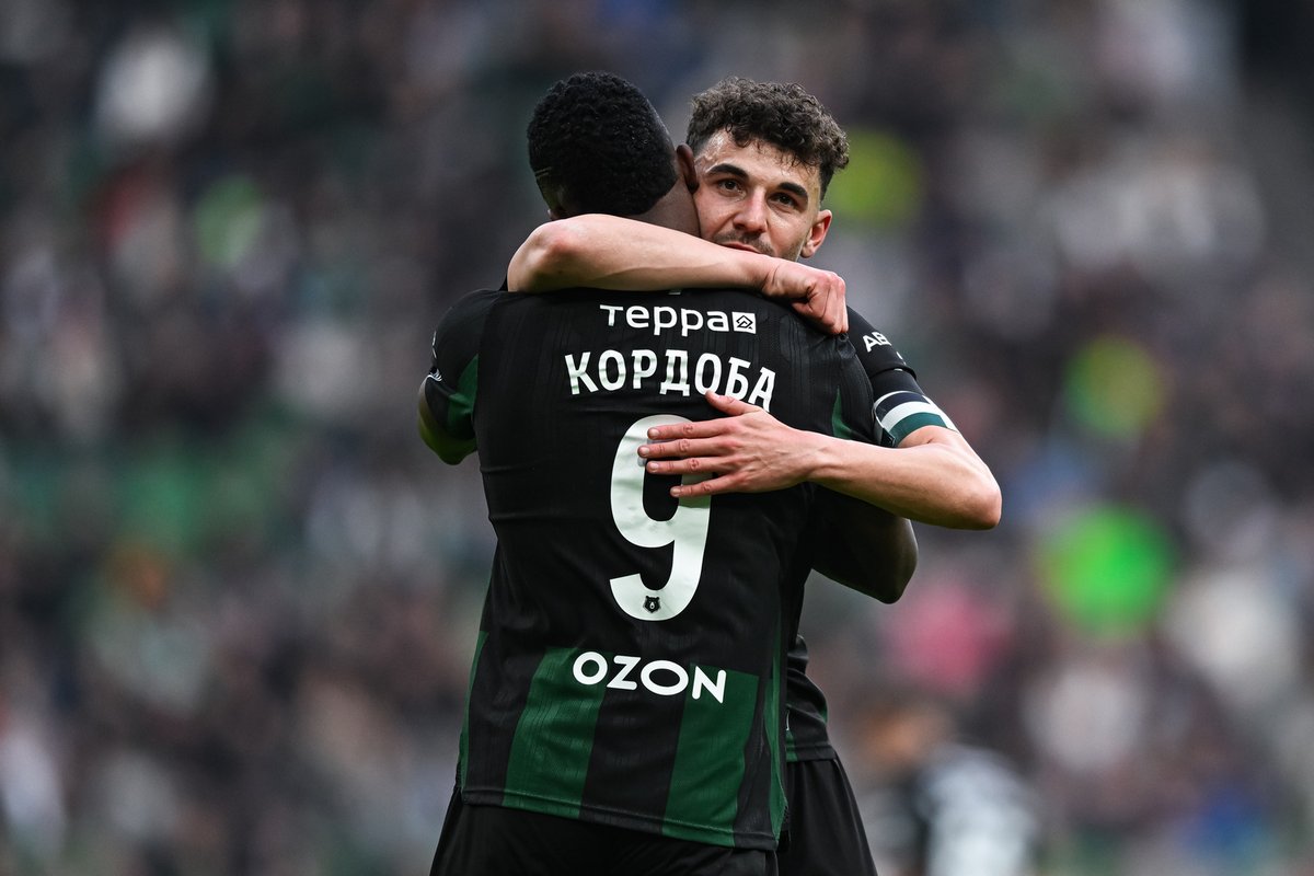 Ключевые эпизоды матча #КраснодарКрыльяСоветов собрали в нашем фоторепортаже 😉 

Весь альбом — здесь: fckrasnodar.ru/team/photo/obj…📸