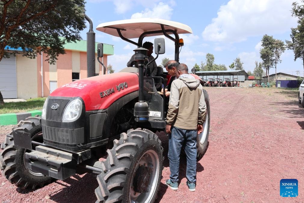 Chinese experts drive integrated farming, transforming rural livelihoods in #Ethiopia english.news.cn/africa/2025113…