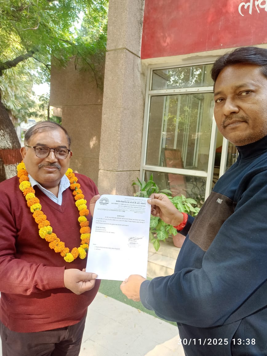 विद्यालय के वरिष्ठ सचिवालय सहायक श्री रमेश चंद्र पांडेय जी केंद्रीय विद्यालय संगठन में अपने सफल कार्यकाल को पूरा करने के बाद दिनाँक 30/11/2025 को सेवानिवृत्त हो रहे । विद्यालय उनके अच्छे स्वास्थ्य औऱ मंगलमय  जीवन की  हार्दिक शुभकामनाएं प्रेषित करता है ।
<a href="/KVS_HQ/">Kendriya Vidyalaya Sangathan</a> 
<a href="/KVS_Lucknow/">KVS Lucknow Region</a>
