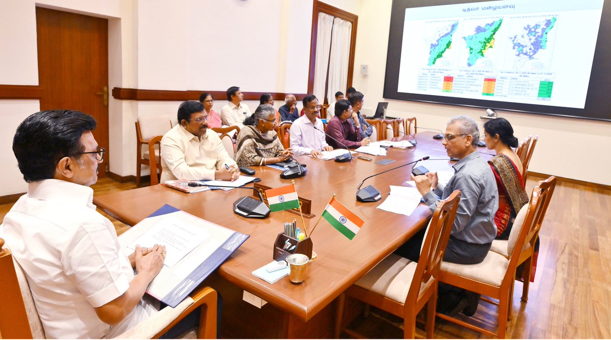 CMOTamilnadu's tweet image. டித்வா புயலால் ஏற்பட்டுள்ள பாதிப்புகள் குறித்தும், மேற்கொள்ளப்பட்டுள்ள நிவாரணப் பணிகள் குறித்தும் மாண்புமிகு முதலமைச்சர் @mkstalin அவர்கள் தலைமையில் ஆய்வு கூட்டம் நடைபெற்றது.