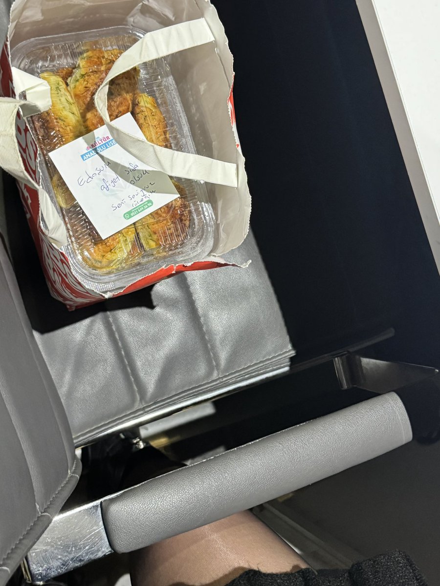 Sabahın ilk saatlerinde pazartesi sendromunu hızla atlatmama yardımcı olan iş arkadaşlarım🫠🫶🏼❤️‍🔥