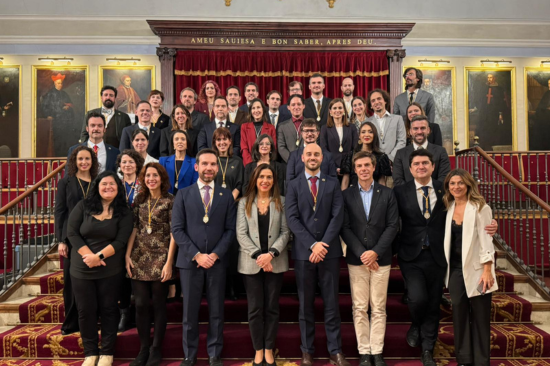 iata_csic's tweet image. El @iata_csic coorganiza junto a @ICMol_UV e @IFICorpuscular la V jornada anual de la @academia_joven. Esta edición se centró en &quot;La Ciencia frente a las grandes Crisis&quot;.

El día anterior, esta institución entregó las Medallas honoríficas a las nuevas incorporaciones