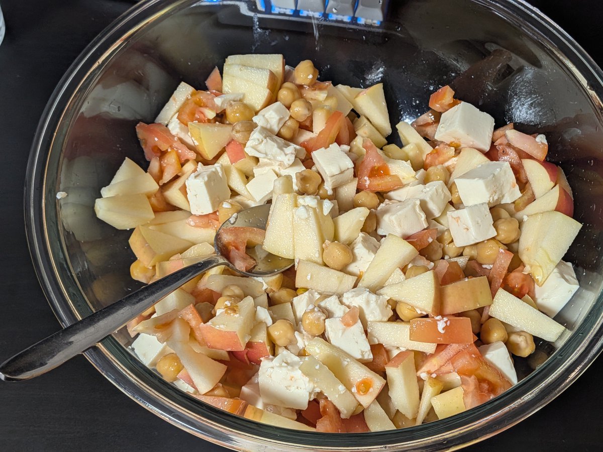 day 5 dieting till crowo in jp
16h fasting
chickpea 1 tomato 1 apple 1 egg
800kcal maybe
83.8kg