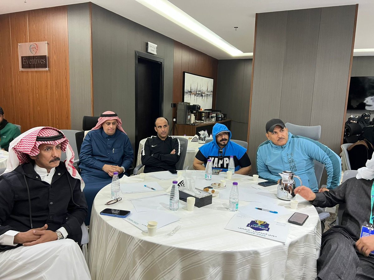 #تعليم_الطائف ينظم ورشة بعنوان “الاستعداد لانطلاق دوري المدارس لكرة القدم والألعاب المختلفة”، وذلك في إطار التحضيرات لانطلاق المنافسات الرياضية المدرسية للبنين والبنات، بهدف رفع مستوى الجاهزية وتعزيز كفاءة العمل الميداني لضمان انطلاقة مميزة لموسم المنافسات المدرسية.