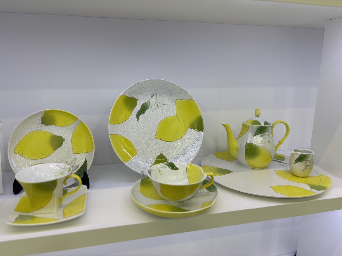 tablewarefest's tweet photo. 【日本の器を訪ねて 出展者紹介】

「食を彩る魅せる器」～有田焼～

◆出展者
・田清窯
・やま平窯
・梶謙製磁社
・渓山窯
・松尾陶器
・口石光雲堂

📅日程
2025年11月27日(木)～12月3日(水)　10:00～18:00
🚩会場
東京ドームシティ プリズムホール
🎟️当日券絶賛発売中！
公式HPよりご確認ください。

#テーブルウェアフェスティバル2025
#テーブルウェアフェスティバル
#器 #うつわ好き
#食器 #洋食器好き #和食器好き
#陶器好き #磁器好き #漆器好き
#テーブルコーディネート
#テーブルセッティング
#テーブルフォト #うつわのある暮らし
#東京ドームシティプリズムホール
#tablewarefestival2025
#tablewarefestival #tableware #tablesetting