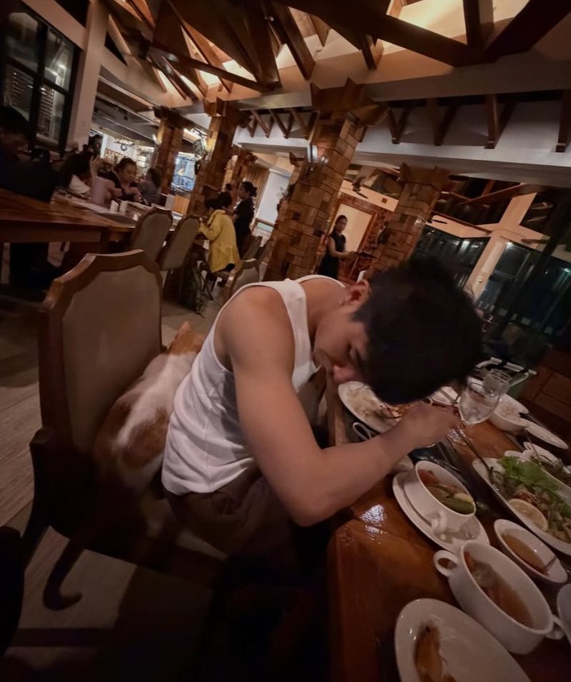 shonimers's tweet image. sorry cheffies hindi sumakses ang quadro pics, solo brent muna daw 😭