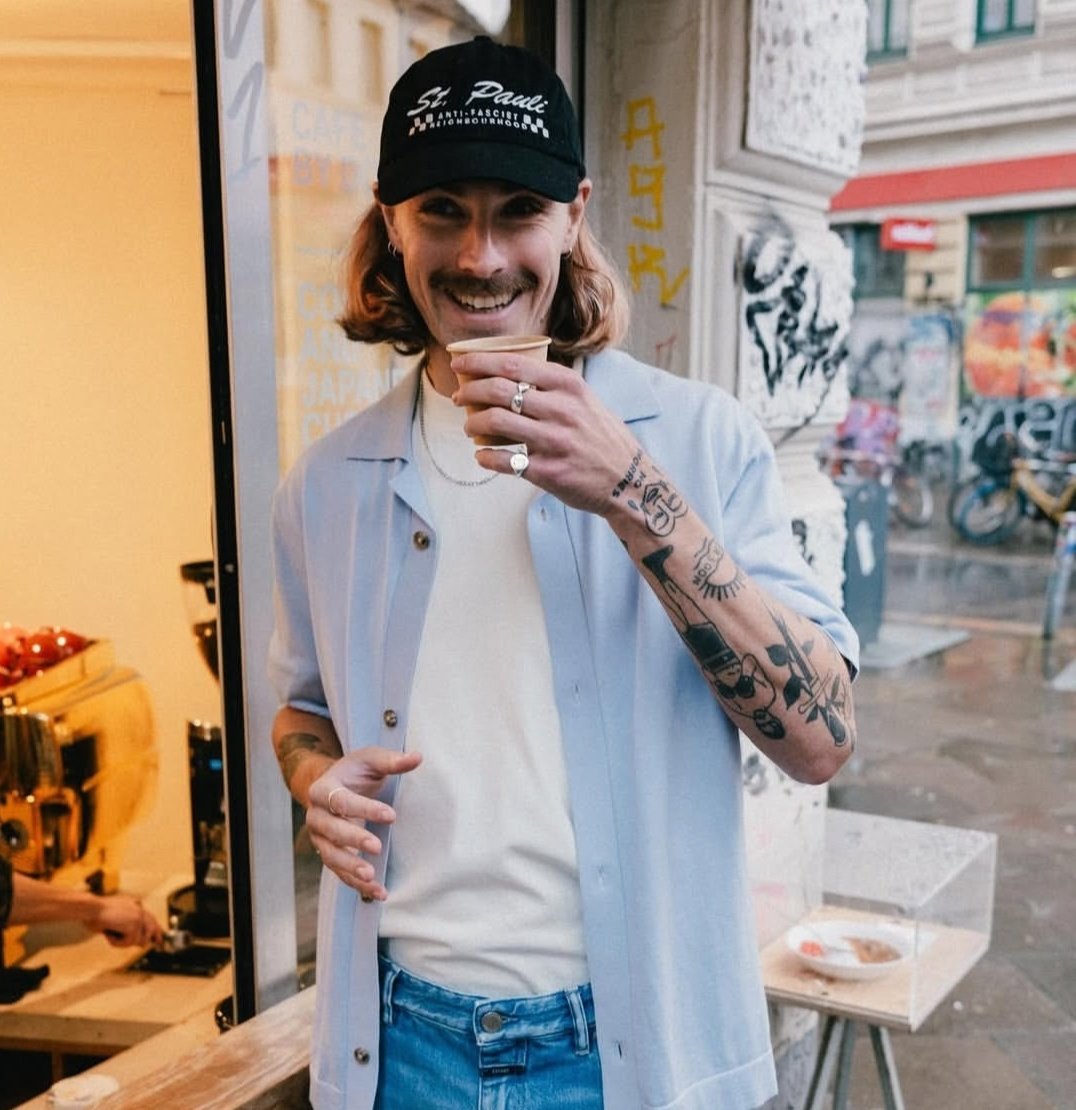 Wait for the view. Fans watching the Copa Libertadores final tonight in Chorlton, Manchester.