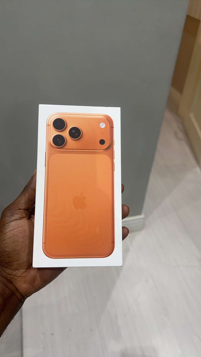 thebigdammy's tweet image. omg,my babe got me iphone17 this morning 🥹
