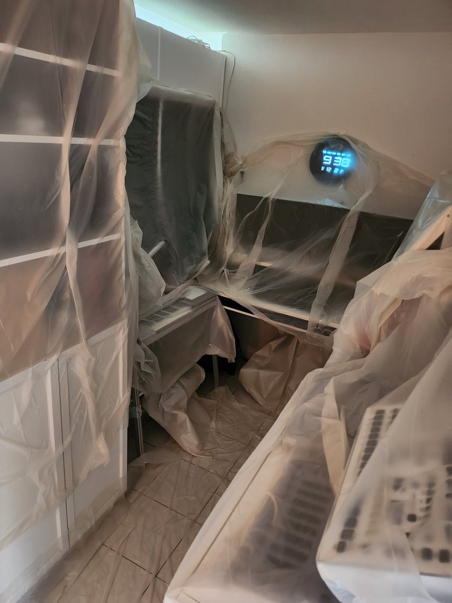 Chômage technique !
Travaux de peinture suite dégâts des eaux.