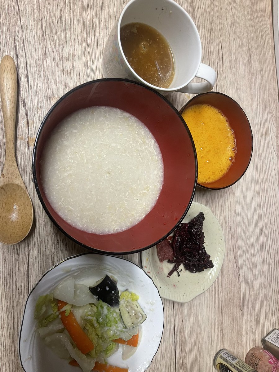 esthetrailer's tweet photo. 味噌汁も玄米おかゆも
具と一緒にミキサーに
塩味はたぶん塩麹くらいで
やっと感じるみたい
酸っぱいは感じる
野菜の味は良くわかるから
痛みを超えられる https://t.co/Jln3EcrTll