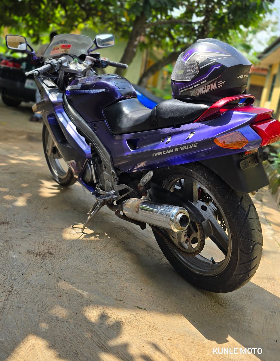 Federal419's tweet photo. Coming with helmet 
Kawasaki zzr 250cc
Foreign used 
2plugs 
16k millage 
1.9m
Please like and repost 
#sold #forsale #powerbike #superbike #Kawasaki #naijabiker #Nigeriabiker https://t.co/Vg55dsyZ8h