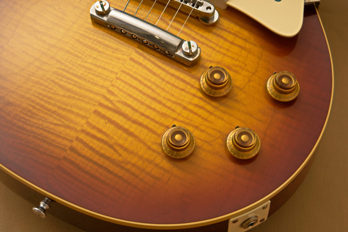 machidax's tweet image. 【Gibson 新着入荷ソクホー!!🚓⚡】

いわゆる"当時のもののような"1本が入荷!!

#GibsonCustomShop 1959 Les Paul Standard Reissue -Faded Cherry Tea Burst-

自然がフレイムメイプルは、まさに"偶然が生んだ産物"!!

やはり、ロマンしか見当たりませんね──？

shop.kurosawagakki.com/items/2938361