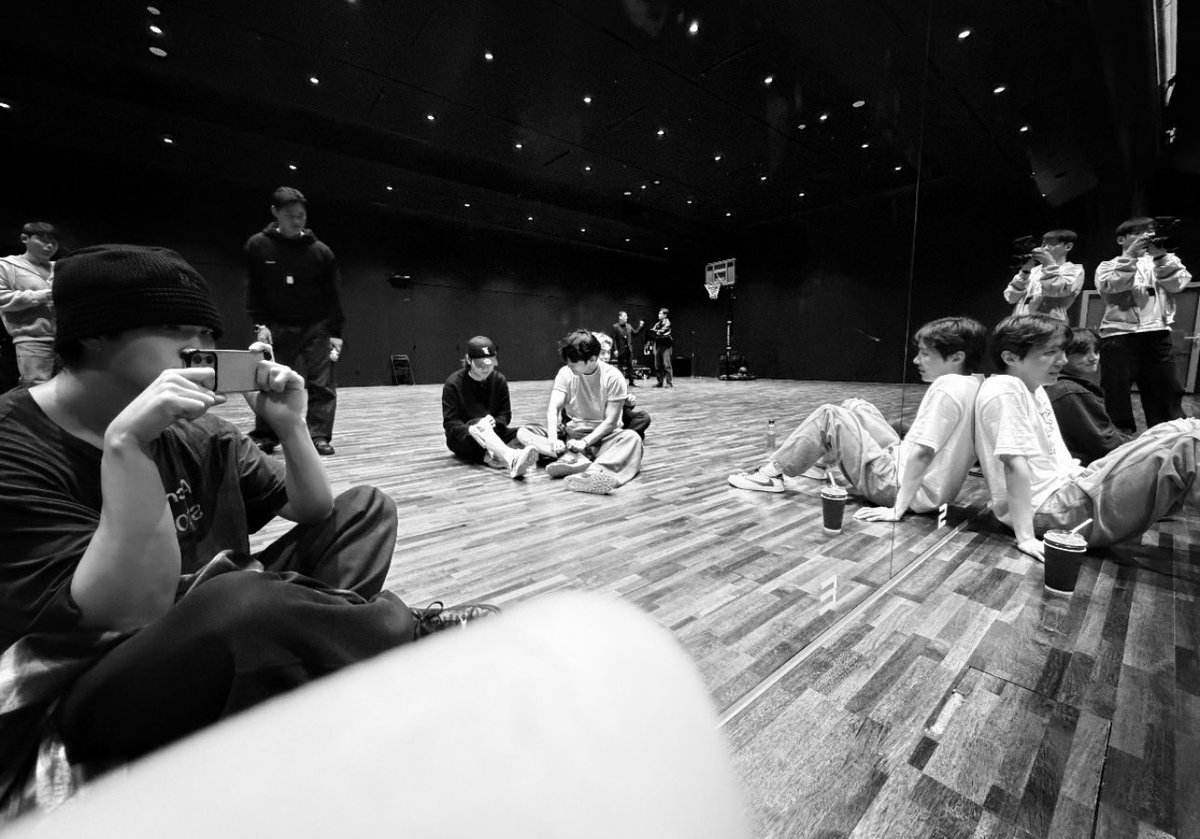 armyblink_luv's tweet image. OMGGGG AHHHHH ILS SONT TOUS ENSEMBLE OT7 AHHAHHHH🤯🤯🤯🤯🤯