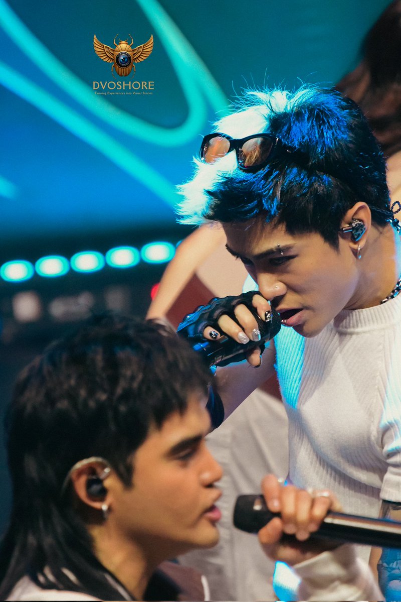 Parang scene sa isang drama itsura nila dito 🤣.

#PabJosh <a href="/imszmc/">PABLO</a> <a href="/JoshCullen_s/">JOSH CULLEN</a>

KIC2025 HALFTIMESHOW WITH SB19
<a href="/SB19Official/">SB19 Official</a> #SB19 
#SB19BTFLive_KIC2025 #KIC2025