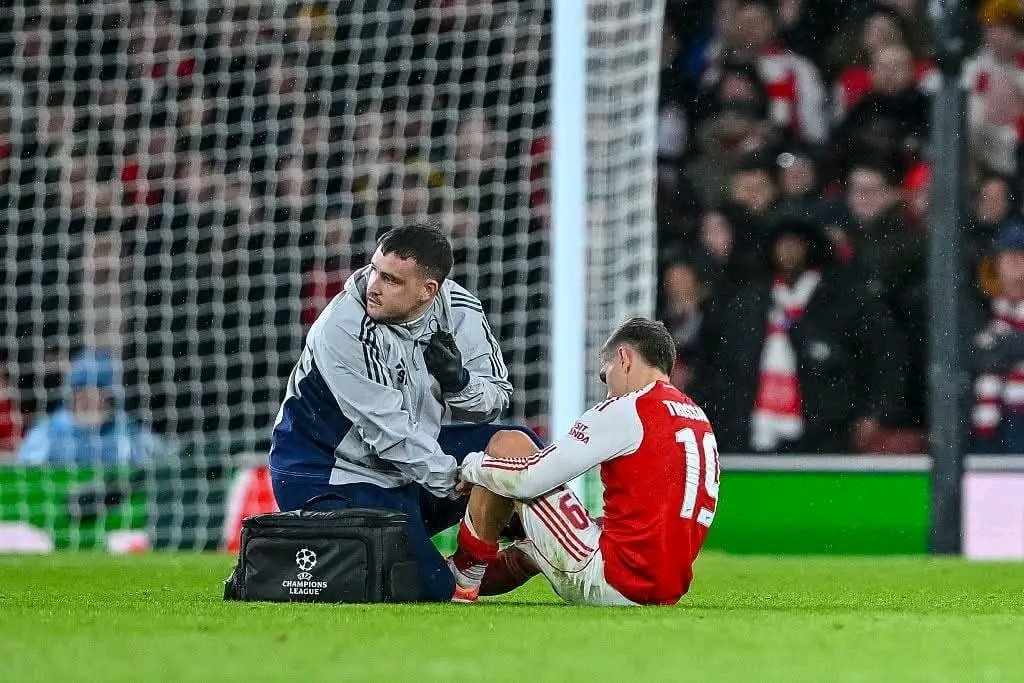 ArsenalRadar's tweet image. 🚨 Arsenal Injury Update ⚕️🩺

William Saliba
Potential return date: Unknown, pending further assessment 🤞

Gabriel Magalhães
Potential return date: December / January 📅

Leandro Trossard
Potential return date: Wednesday, December 3 vs Brentford (H) ⚽

Kai Havertz
Potential…