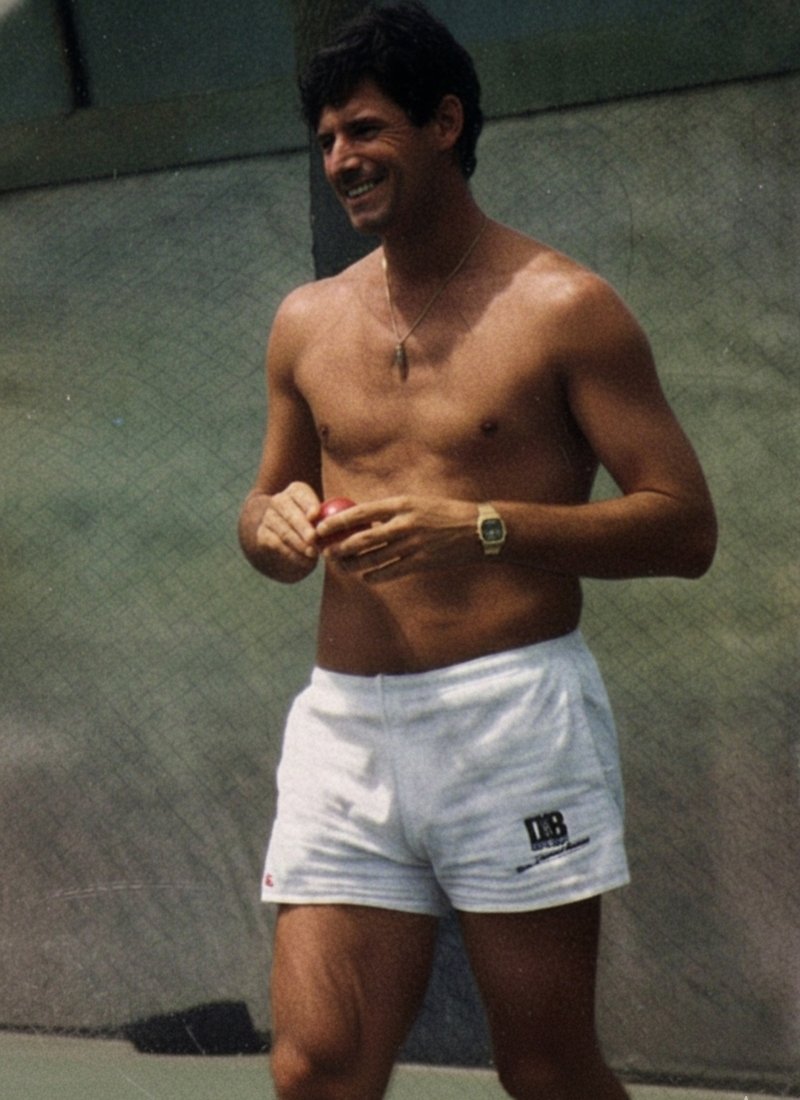 RHYTHM, OFF STUMP, DESIRE, LILLEE - A shirtless Richard Hadlee in an indoor net, working on his craft. Pure old-school training. #CricketTwitter #Cricket