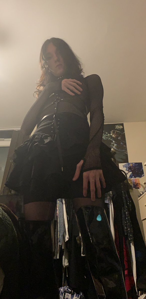 Glaring down at you~ 🖤