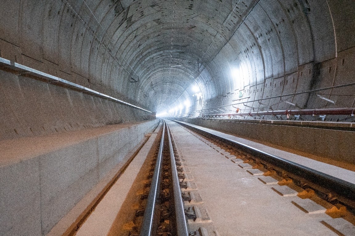 Adjudicamos por 13,3 M€ el mantenimiento de los equipos y sistemas de señalización de última tecnología desplegados en los 50 km de la Variante de Pajares.

🛤️ En la línea ferroviaria  entre La Robla (León) y Pola de Lena (Asturias). 

transportes.gob.es/el-ministerio/…