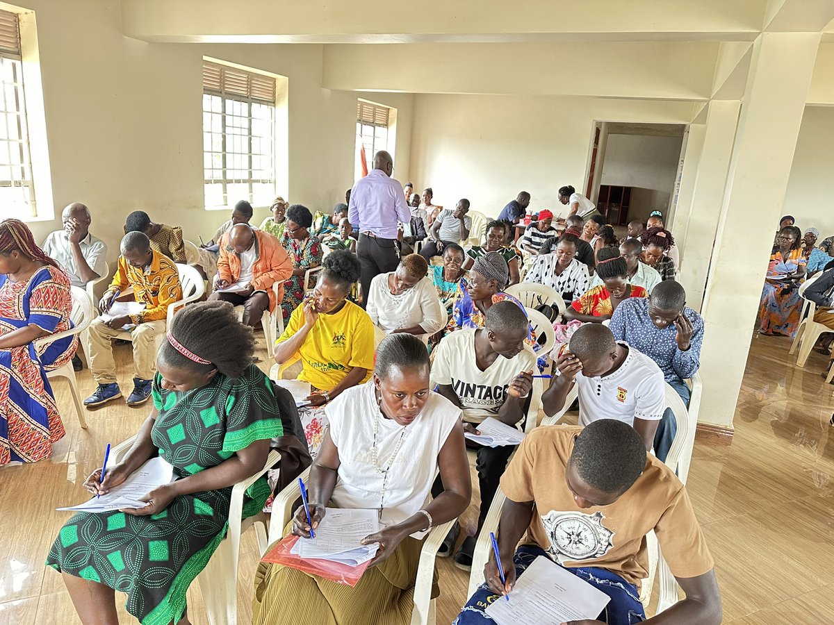 bukomansimbi293's tweet image. PDM training is underway with Enterprise Uganda leading the sessions. 💼
SACCO leaders, PDM SACCO executives, and Parish Chiefs are actively participating to strengthen service delivery and boost parish-level development. 🌱✨
#PDM #EnterpriseUganda #CommunityDevelopment