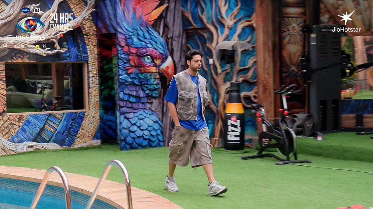 HotstarReality's tweet photo. @iamgauravkhanna ka kehna hai ki sab ek dusre se jealous hai last week mein🤓

Catch the full story on #24HrsChannel of #BiggBoss19, streaming now, exclusively on #JioHotstar App.   

Watch now: https://t.co/h2PZHUQMXA

#BiggBossOnJioHotstar #BB19OnJioHotstar #24HrsChannel https://t.co/fngHnI9XKR