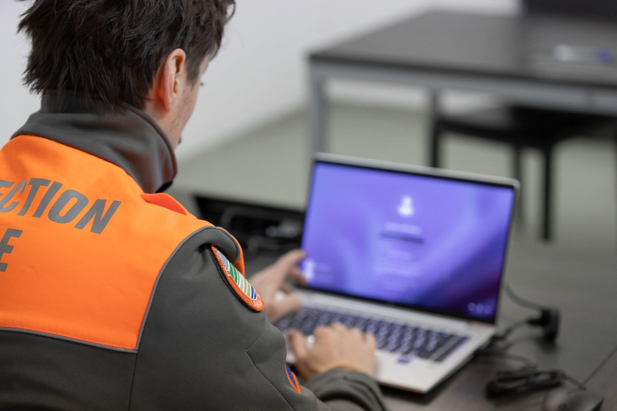 PCiVD's tweet image. Cours chef de groupe Aide à la conduite

Conduire, commander, instruire. C'est sur la base de ces termes que les futurs chef de groupe sont formés. Après une semaine d'apprentissage, les soldats auront l'occasion de mettre en pratique les acquis durant un stage sur le terrain.