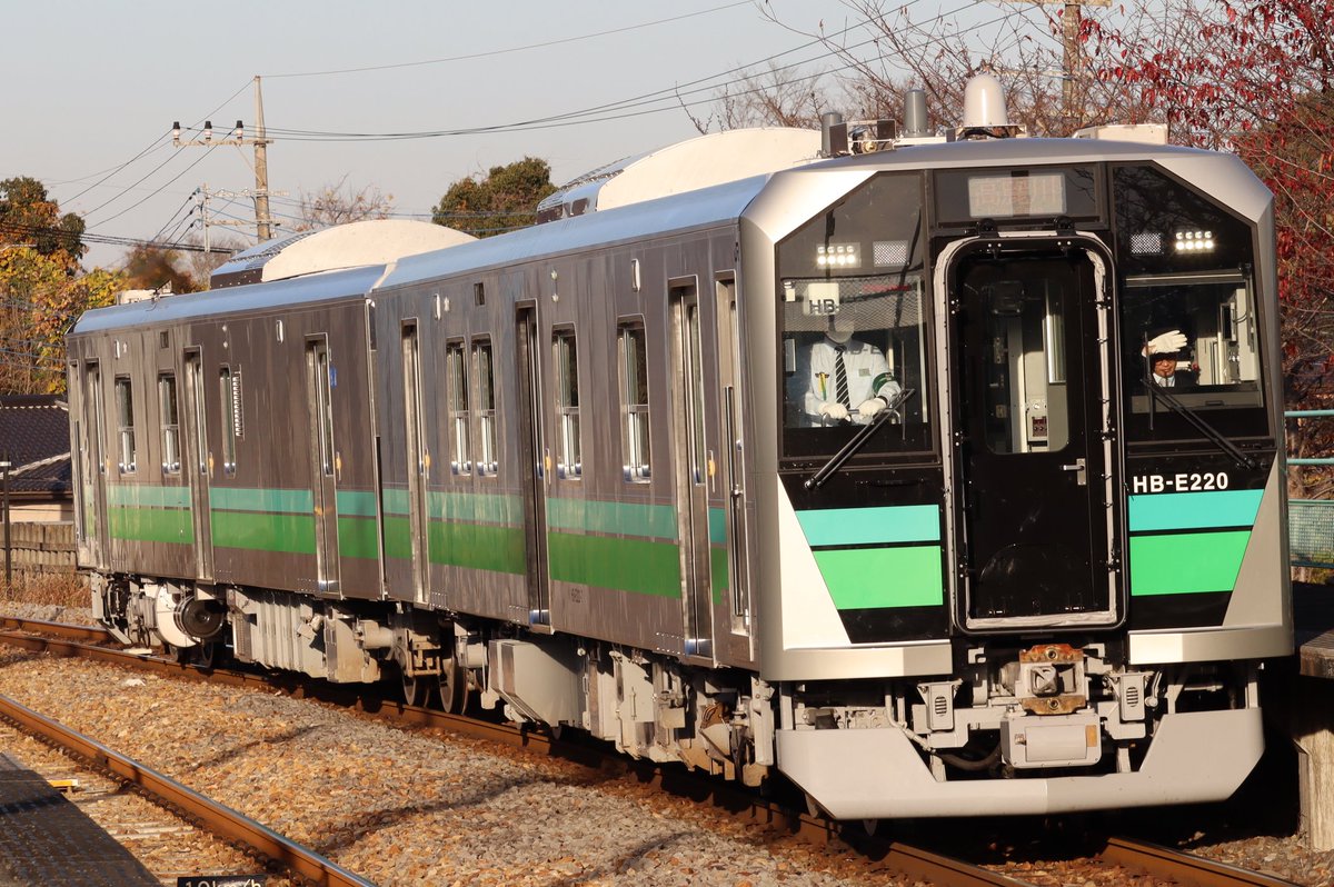 بدأت شركة JR Hachiko Line التشغيل التجاري لسلسلة HB-E220