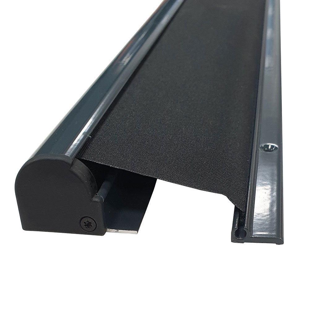 SalesStormflame's tweet image. Proven standard roller door protector | The fibre fabric is washable and difficult to ignite B1 | 2,000,000 test cycles | length is 1925mm in a 2 colours shop.stormflame.com/finger-defende… #stormflame #construction #build #door #FDSW25 #schools #nursery #fingerguards #front #door #protect