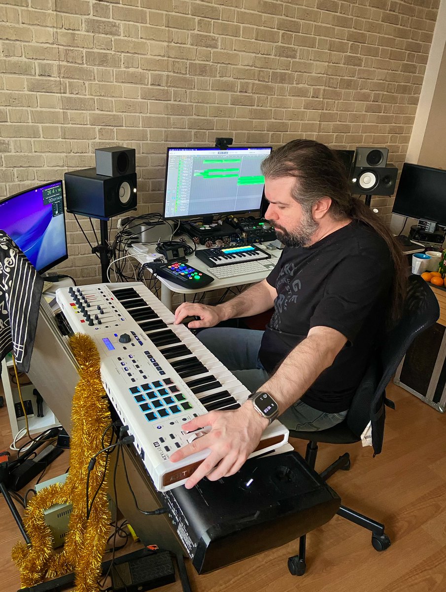 ArturiaTurkiye's tweet image. Yılbaşından önce hangi projeleri bitiriyorsunuz? 👀

📸 #regram • IG/ilkayozboyar ve #KeyLab 61 MKII