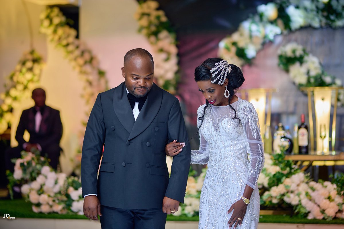 excellent_243's tweet image. Il porte fièrement une création signée Excellent.

#tailloring #tendance 
#wedding