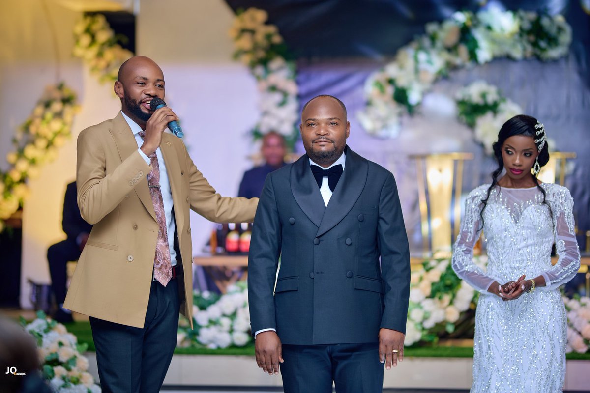 excellent_243's tweet image. Il porte fièrement une création signée Excellent.

#tailloring #tendance 
#wedding